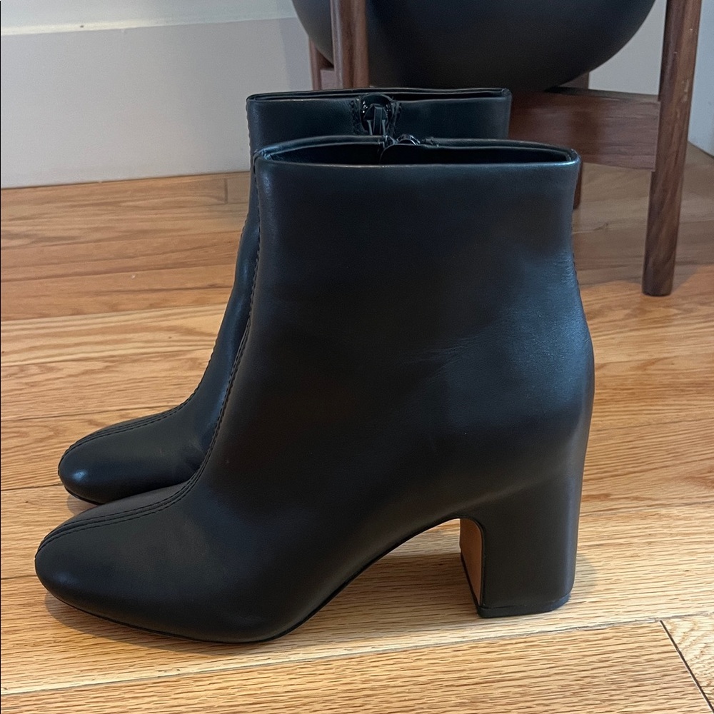 LIKE NEW Vince Terri Leather Ankle Boots - Picture 5 of 9